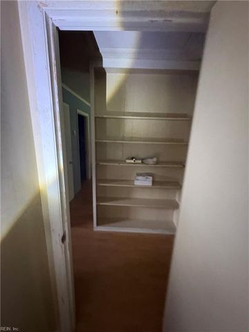 3609 Parr LN, Chesapeake, VA 23323