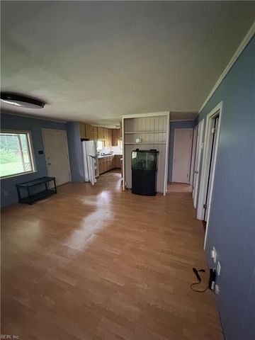 3609 Parr LN, Chesapeake, VA 23323