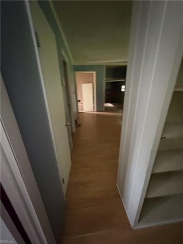 3609 Parr LN, Chesapeake, VA 23323