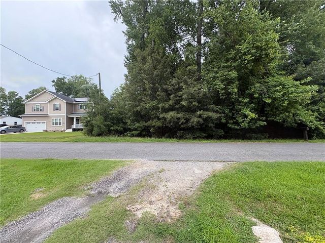 3609 Parr LN, Chesapeake, VA 23323