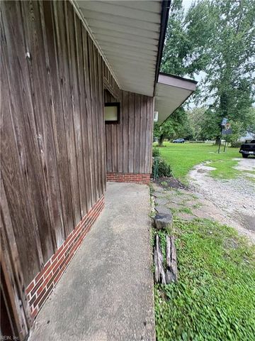 3609 Parr LN, Chesapeake, VA 23323
