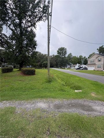 3609 Parr LN, Chesapeake, VA 23323