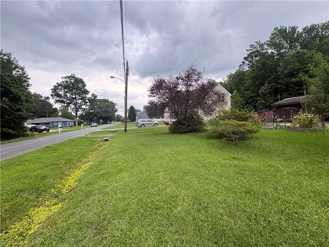 3609 Parr LN, Chesapeake, VA 23323