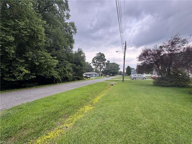 3609 Parr LN, Chesapeake, VA 23323