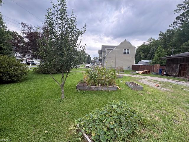3609 Parr LN, Chesapeake, VA 23323