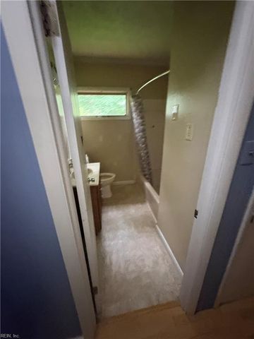 3609 Parr LN, Chesapeake, VA 23323