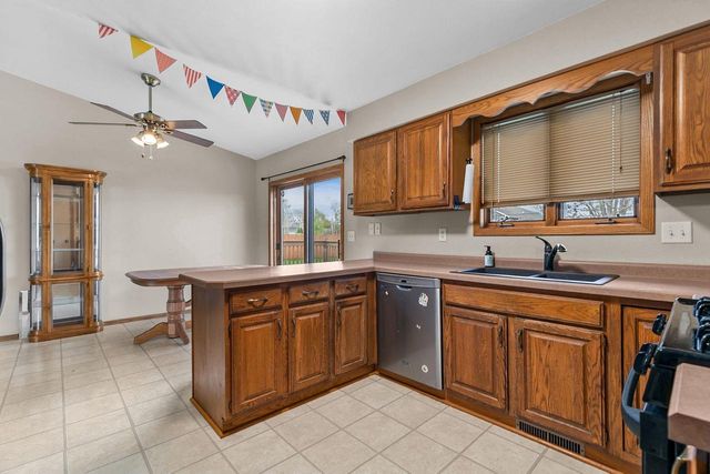 1709 LAKE BREEZE ROAD, Oshkosh, WI 54904