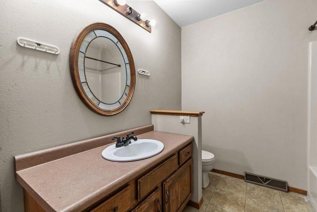 1709 LAKE BREEZE ROAD, Oshkosh, WI 54904