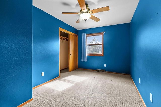 1709 LAKE BREEZE ROAD, Oshkosh, WI 54904