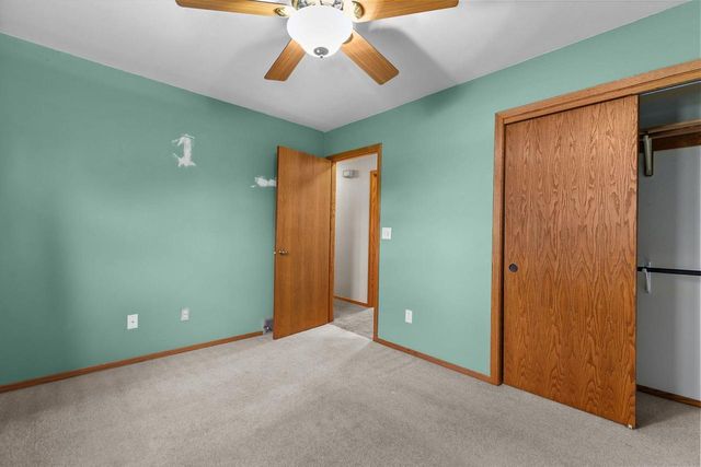 1709 LAKE BREEZE ROAD, Oshkosh, WI 54904