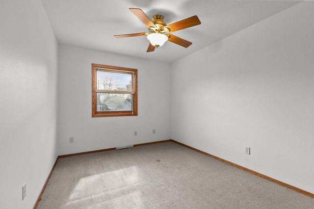 1709 LAKE BREEZE ROAD, Oshkosh, WI 54904
