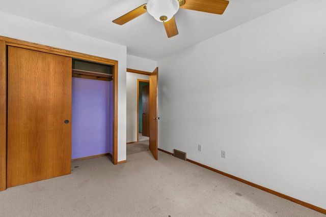 1709 LAKE BREEZE ROAD, Oshkosh, WI 54904