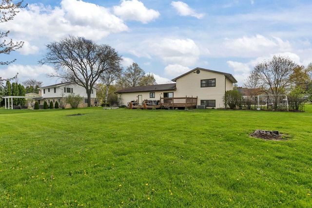 1709 LAKE BREEZE ROAD, Oshkosh, WI 54904