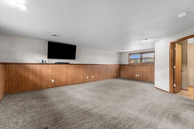 1709 LAKE BREEZE ROAD, Oshkosh, WI 54904