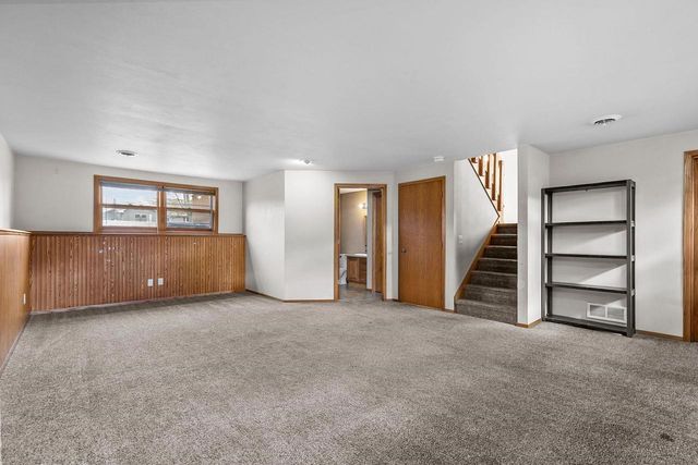 1709 LAKE BREEZE ROAD, Oshkosh, WI 54904