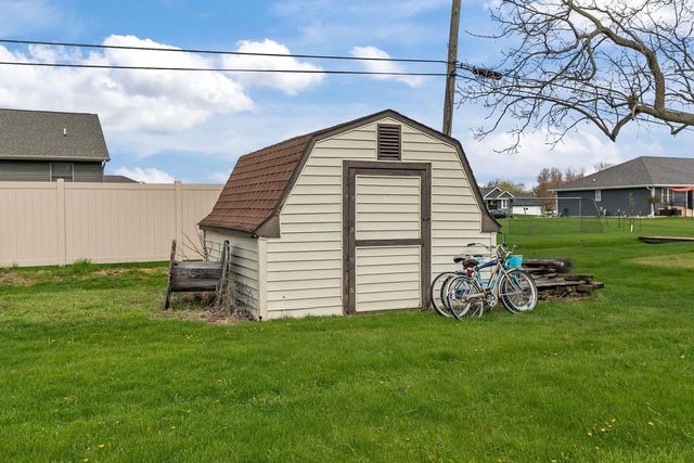 1709 LAKE BREEZE ROAD, Oshkosh, WI 54904
