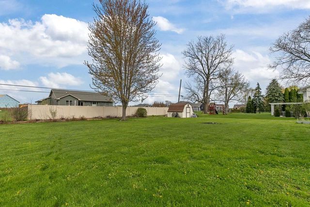 1709 LAKE BREEZE ROAD, Oshkosh, WI 54904