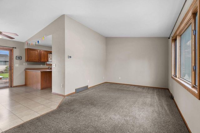 1709 LAKE BREEZE ROAD, Oshkosh, WI 54904