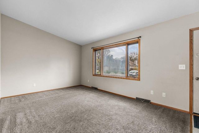 1709 LAKE BREEZE ROAD, Oshkosh, WI 54904