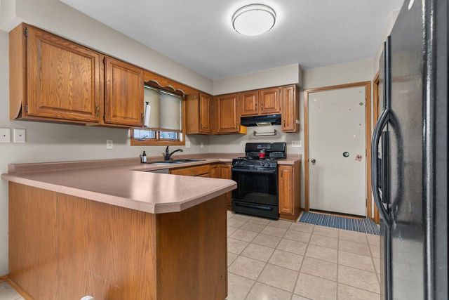 1709 LAKE BREEZE ROAD, Oshkosh, WI 54904