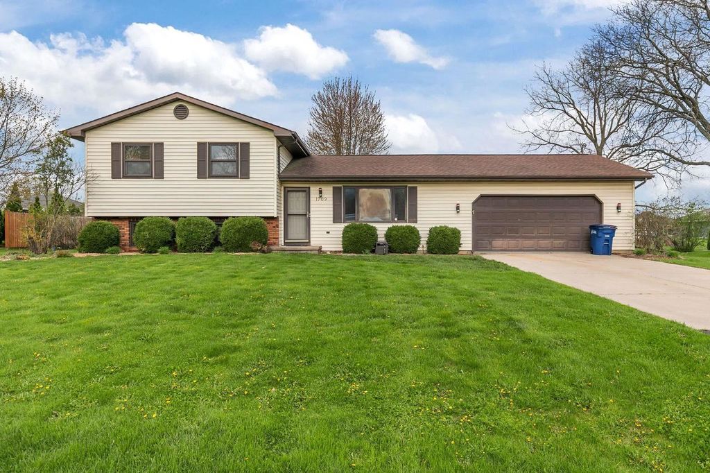 1709 LAKE BREEZE ROAD, Oshkosh, WI 54904