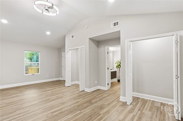 405 N Baldwin Cir, Savannah, GA 31405
