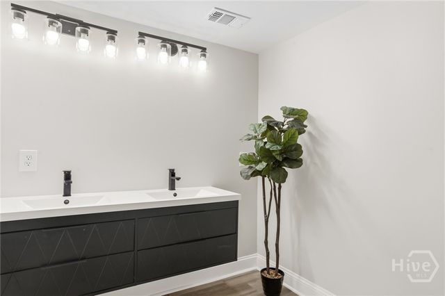 405 N Baldwin Cir, Savannah, GA 31405