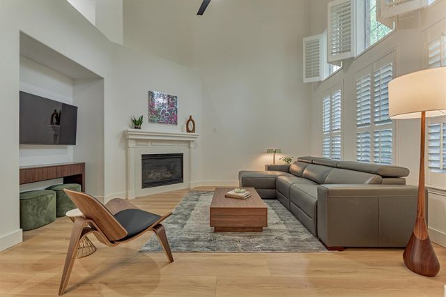 27 Medley Lane, The Woodlands, TX 77382