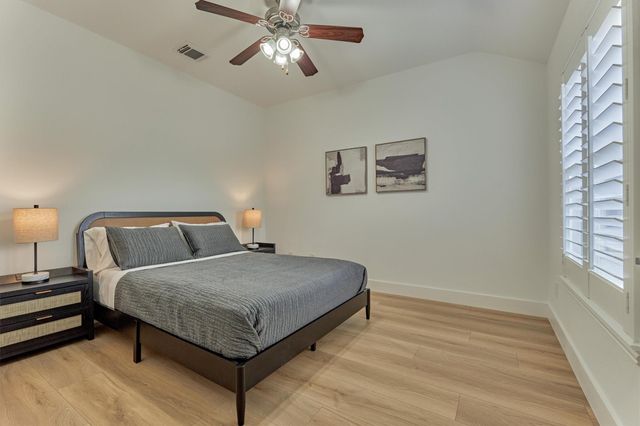 27 Medley Lane, The Woodlands, TX 77382