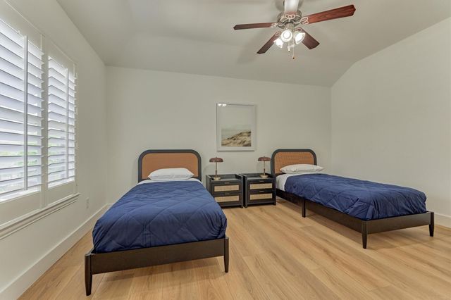 27 Medley Lane, The Woodlands, TX 77382