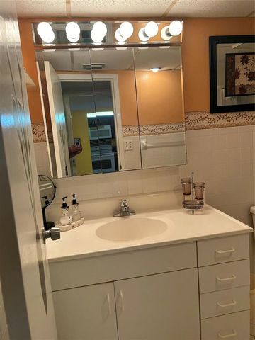 2860 Somerset Drive 311k, Lauderdale Lakes, FL 33311