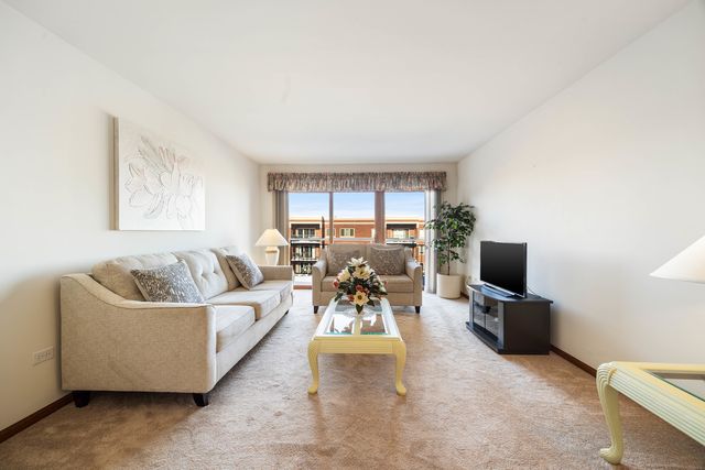 6461 W Warner Avenue 517, Chicago, IL 60634