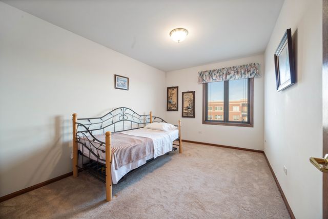 6461 W Warner Avenue 517, Chicago, IL 60634