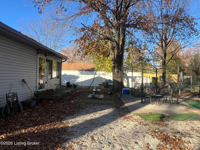 1434 Forest Dr, Louisville, KY 40219