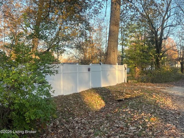1434 Forest Dr, Louisville, KY 40219