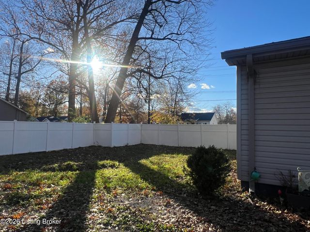 1434 Forest Dr, Louisville, KY 40219