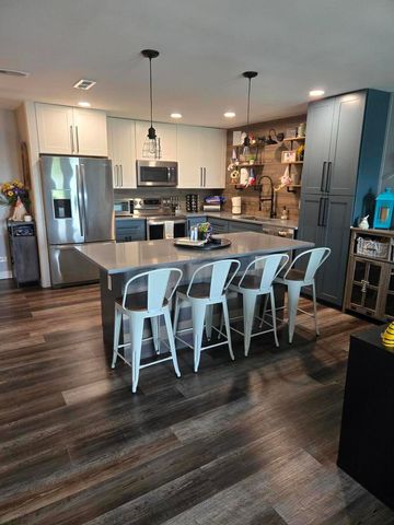 1501 Darien Lake Drive 208, Darien, IL 60561