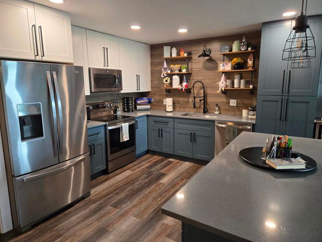 1501 Darien Lake Drive 208, Darien, IL 60561