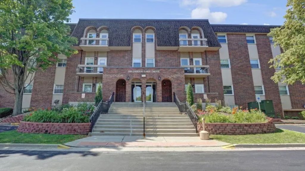 1501 Darien Lake Drive 208, Darien, IL 60561