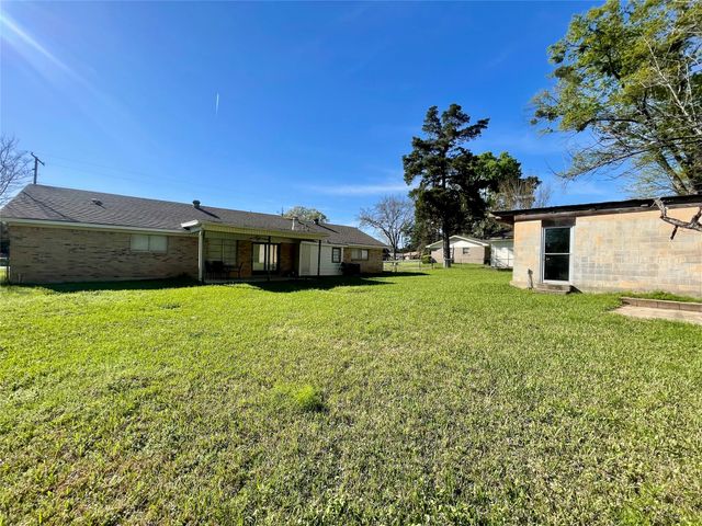 8541 Meadow Parkway Drive, Shreveport, LA 71108
