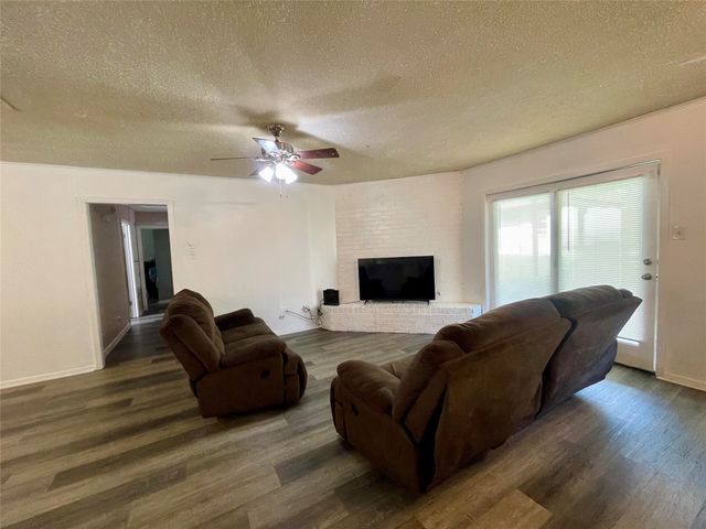 8541 Meadow Parkway Drive, Shreveport, LA 71108