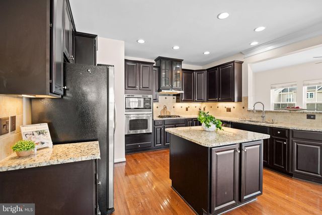 25741 CLAIRMONT MANOR SQ, Aldie, VA 20105