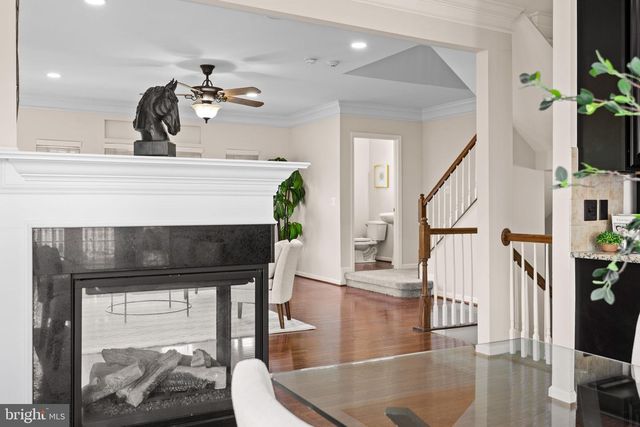 25741 CLAIRMONT MANOR SQ, Aldie, VA 20105