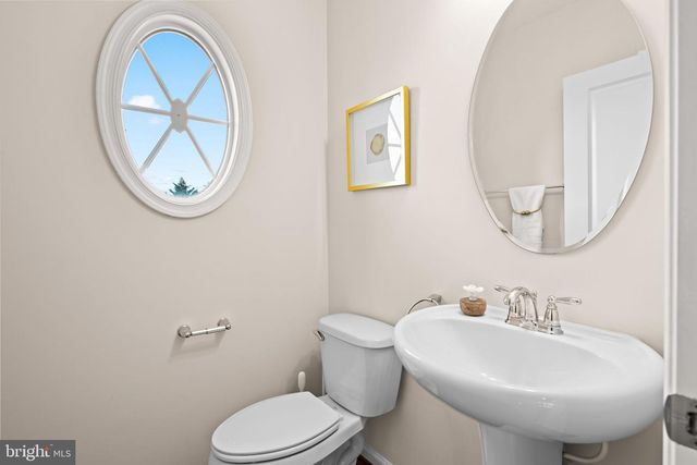 25741 CLAIRMONT MANOR SQ, Aldie, VA 20105
