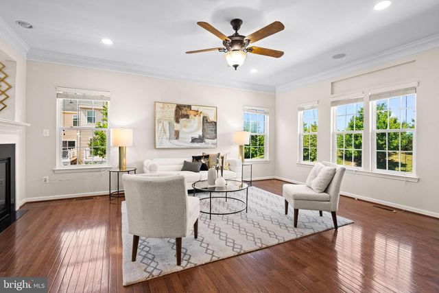 25741 CLAIRMONT MANOR SQ, Aldie, VA 20105