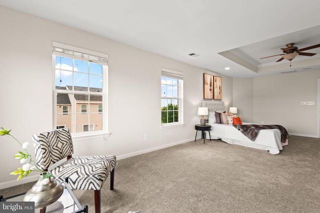 25741 CLAIRMONT MANOR SQ, Aldie, VA 20105