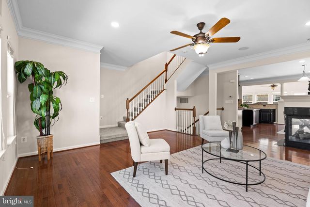 25741 CLAIRMONT MANOR SQ, Aldie, VA 20105