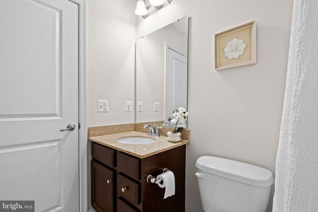 25741 CLAIRMONT MANOR SQ, Aldie, VA 20105