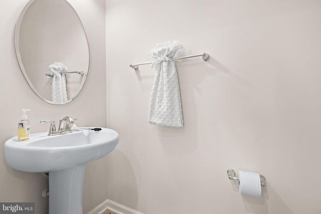 25741 CLAIRMONT MANOR SQ, Aldie, VA 20105