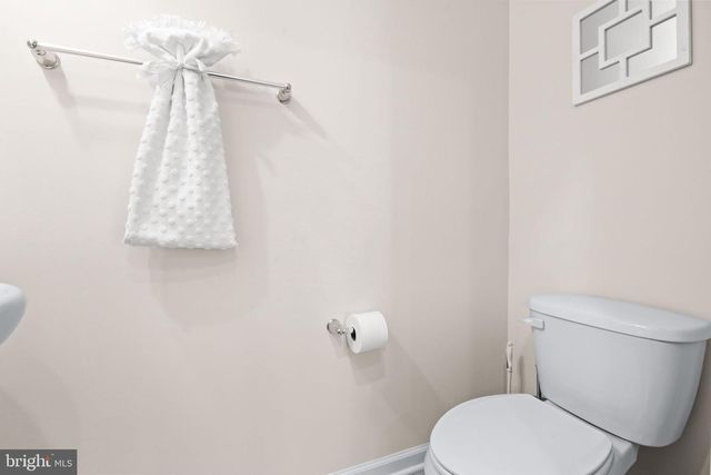 25741 CLAIRMONT MANOR SQ, Aldie, VA 20105